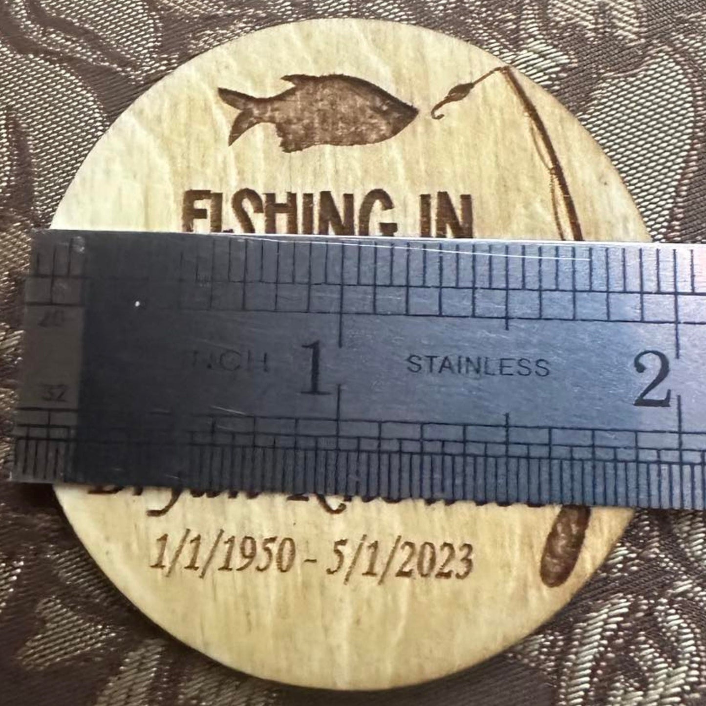 Hunting Keepsake Deer rifle scope crosshairs personalized Funeral Favor - Engraved Wood 2" Memorial Token and legacy keepsake for Hunters