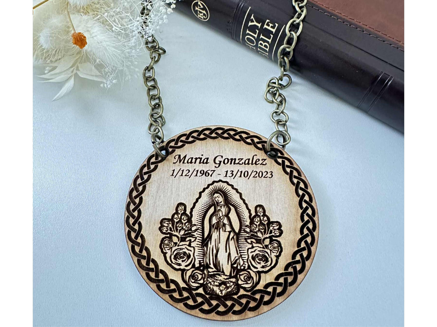 Virgin Mary Urn Name Tag – Lady of Guadalupe Memorial Plaque with Chain – Custom Engraved Wooden Urn Label – Catholic Remembrance Keepsake