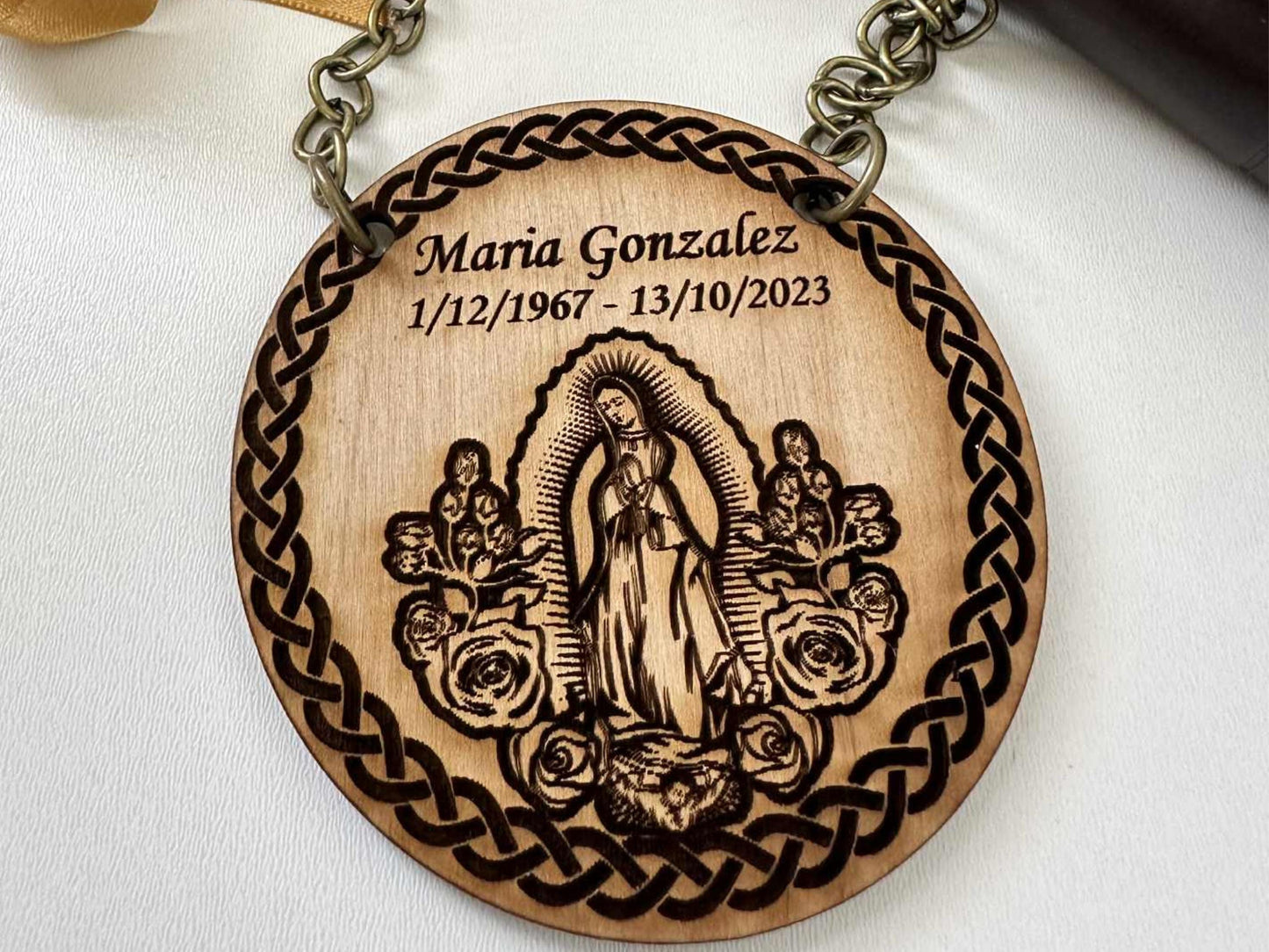 Virgin Mary Urn Name Tag – Lady of Guadalupe Memorial Plaque with Chain – Custom Engraved Wooden Urn Label – Catholic Remembrance Keepsake